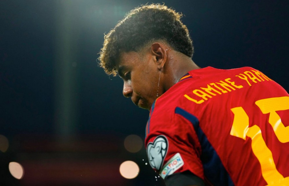 2025 赛季：密尔沃基酿酒人队利用极端守备布阵，单季守下联盟最多的失分