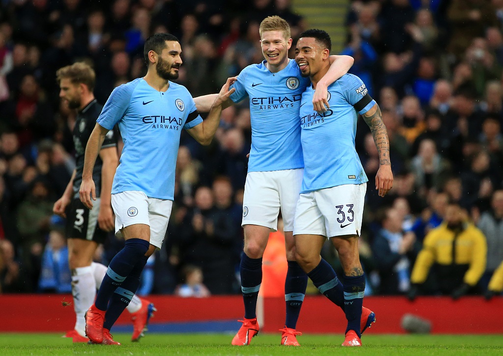 霍华德招募字母哥搭档东詹：别带伤强撑上场，湖人需要你