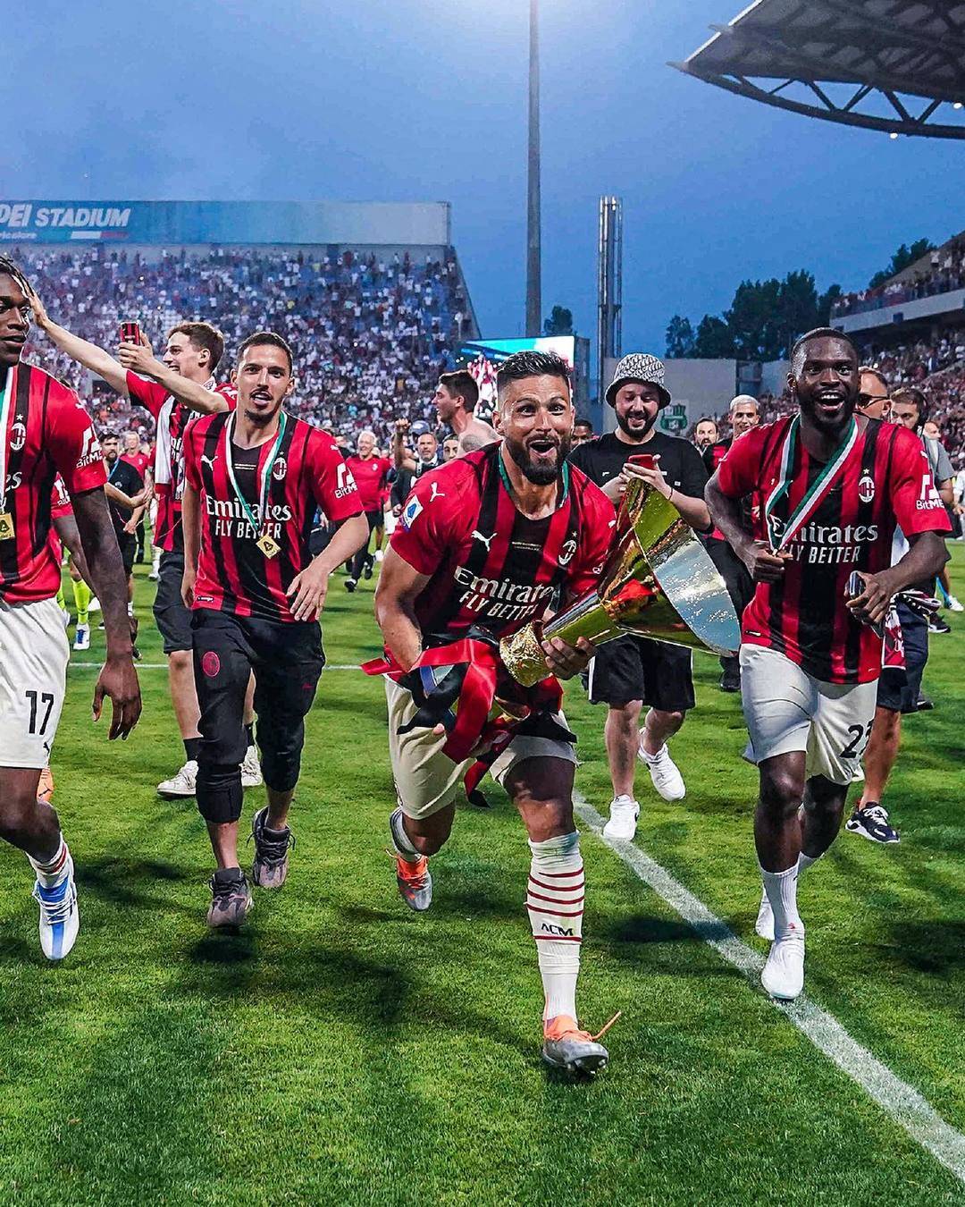 贝尔戈米盛赞法布雷加斯：他从不踢0-0的比赛，执教理念正确