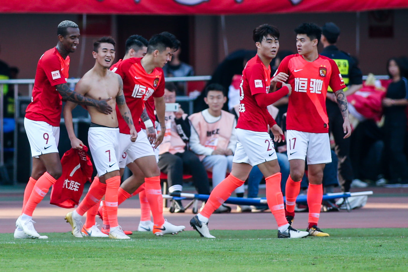 戴奇32天改造森林！从8轮5球到4轮8球，效率暴增力克利物浦（戴奇32天重塑森林：从8轮仅5球到4轮轰8球，效率飙升击退利物浦）