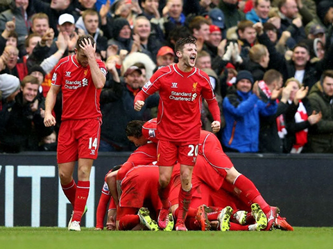 后脑勺抢断！琼斯传球击中王哲林 上海顺势抢断反击得手（琼斯传球误中王哲林后脑勺，上海趁机抢断快攻得分）