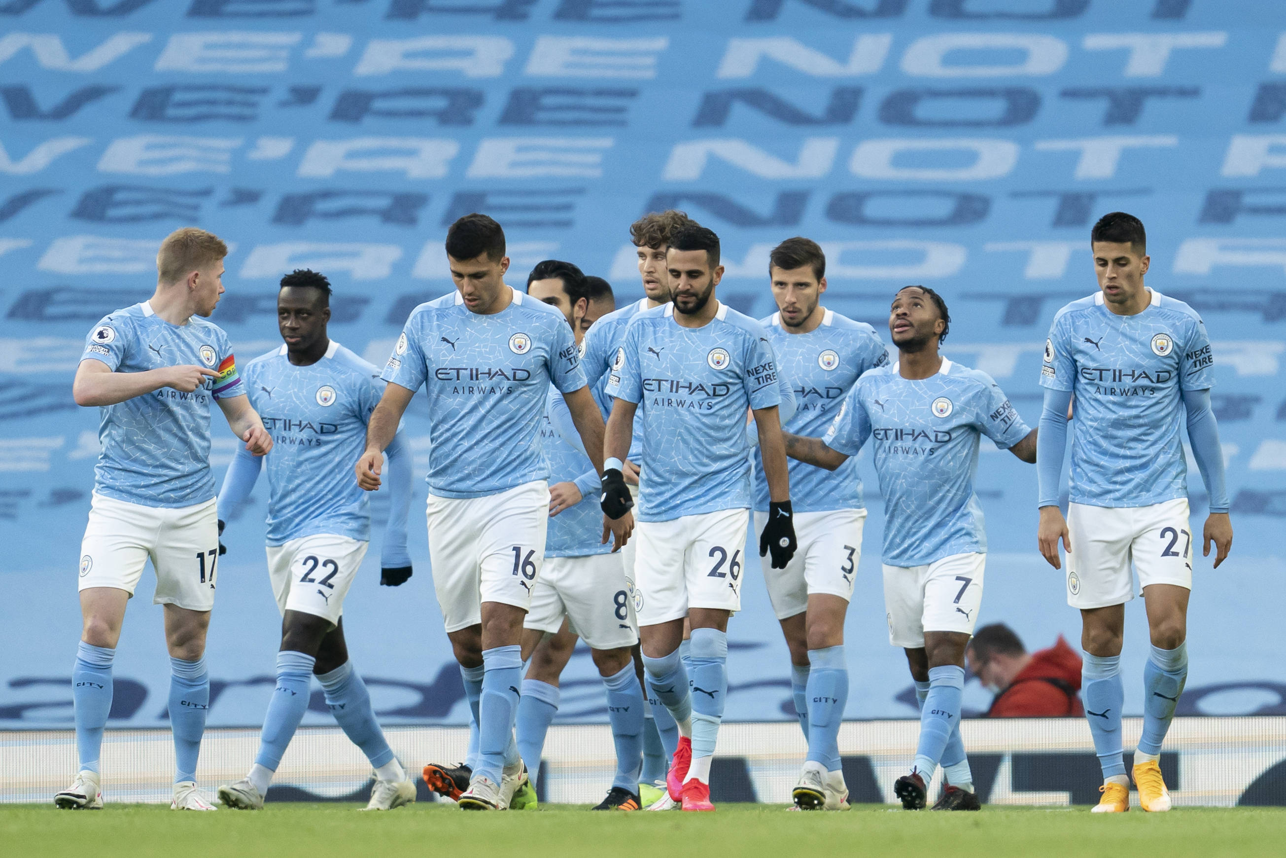 孔蒂：我们过于顾虑且畏首畏尾，这一点必须下大力气改进（孔蒂：我们顾忌太多、缩手缩脚，必须强力纠正）