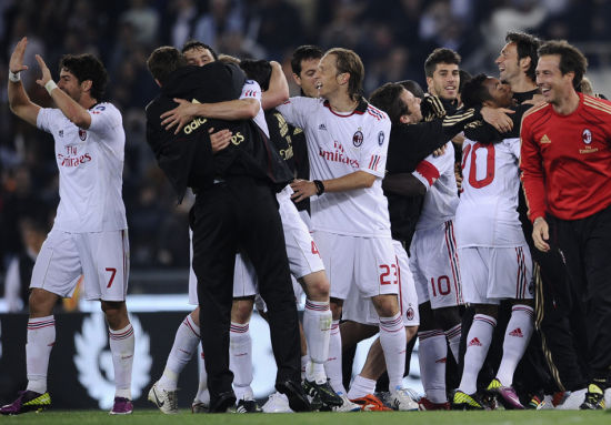 文班亚马伤缺，马刺展现坚韧精神（文班亚马因伤缺席，马刺展现顽强斗志）